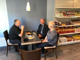 Bürgermeister Thomas Krechtler gratuliert zur Eröffnung